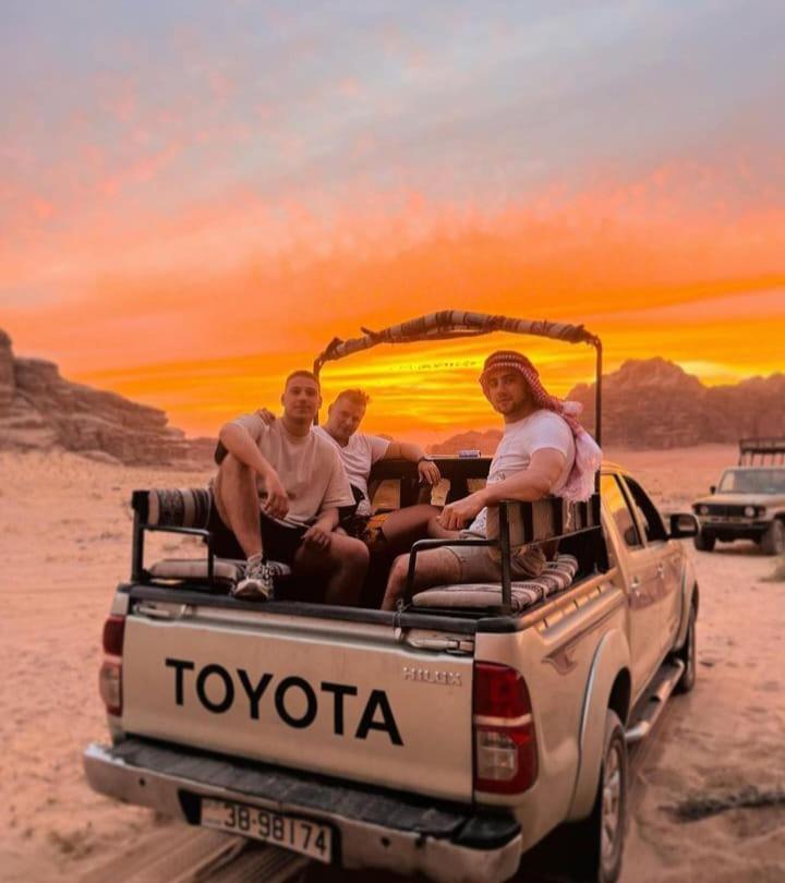 Apartamento Saleem With Jeep Tour Wadi Rum Exterior foto