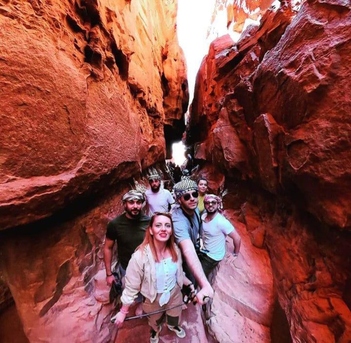 Apartamento Saleem With Jeep Tour Wadi Rum Exterior foto