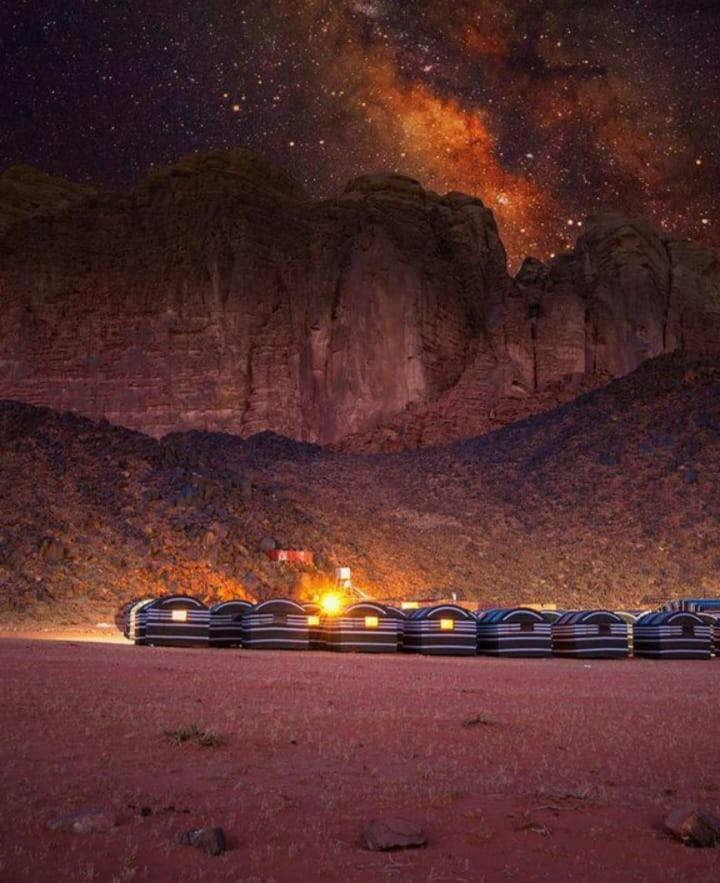 Apartamento Saleem With Jeep Tour Wadi Rum Exterior foto